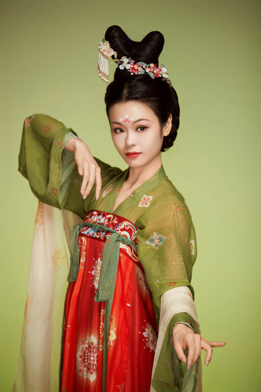 大唐风韵女性古装妆容造型图片