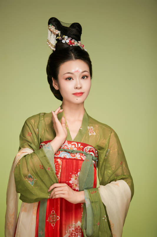 大唐风韵女性古装妆容造型图片