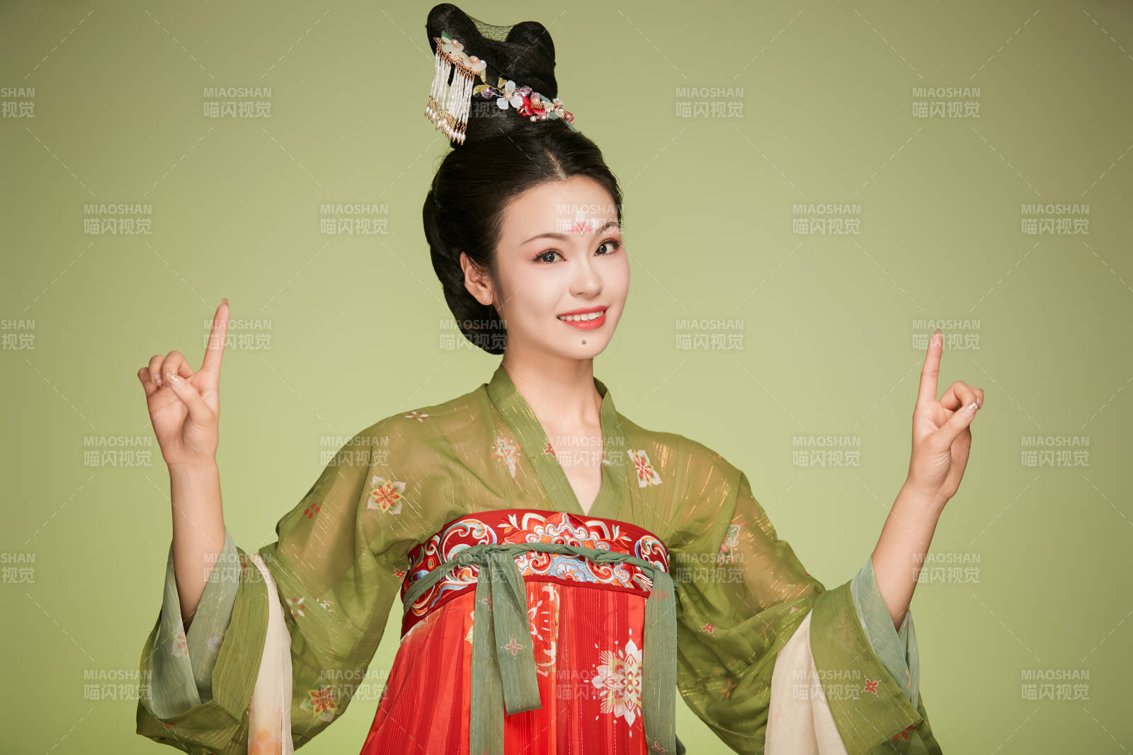 大唐风韵女性古装妆容造型图片