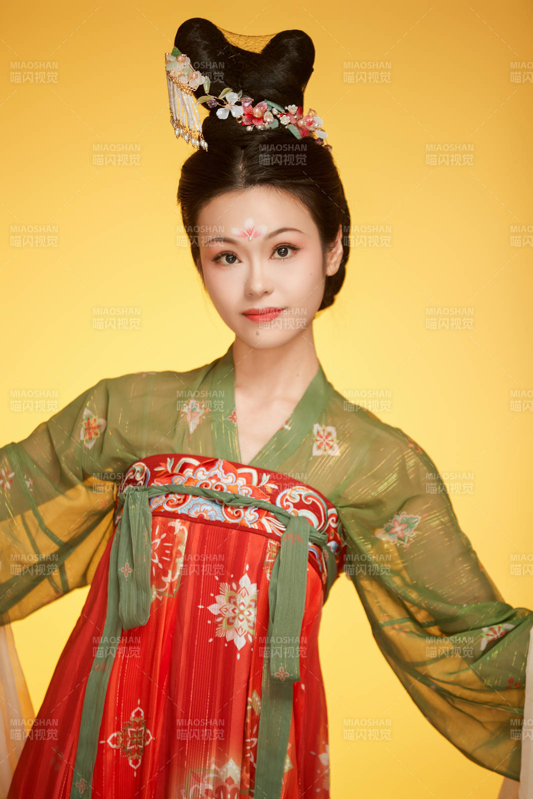 大唐风韵女性古装妆容造型图片