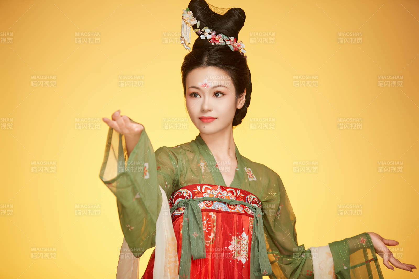 大唐风韵女性古装妆容造型图片