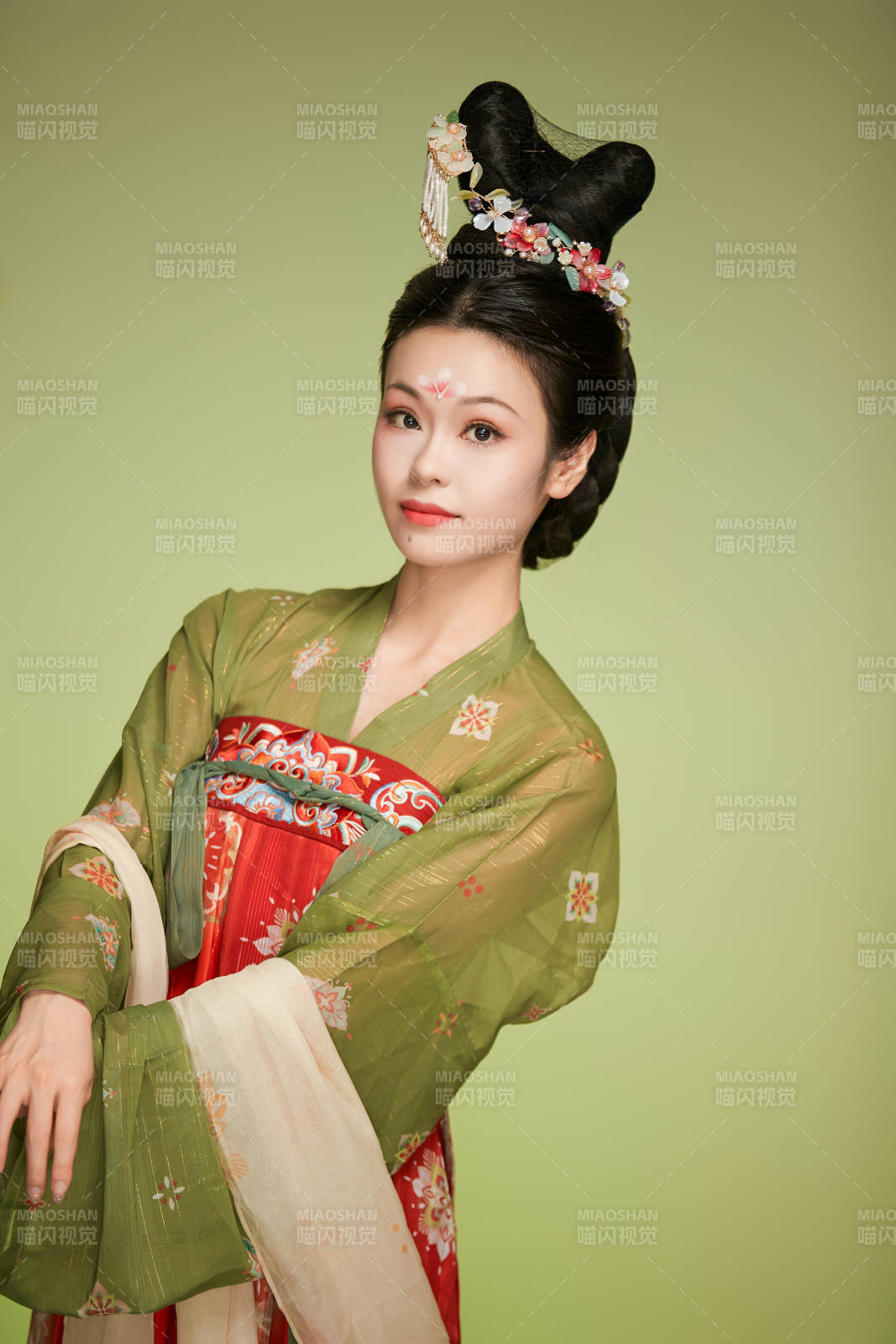 大唐风韵女性古装妆容造型图片