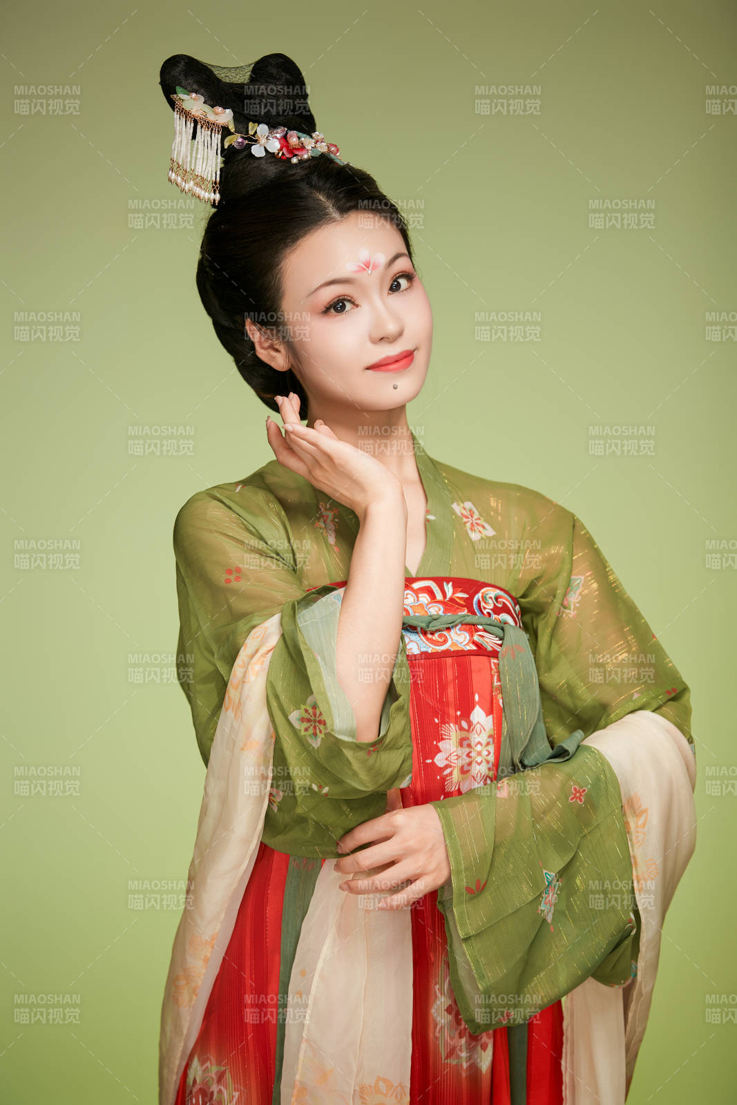 大唐风韵女性古装妆容造型图片