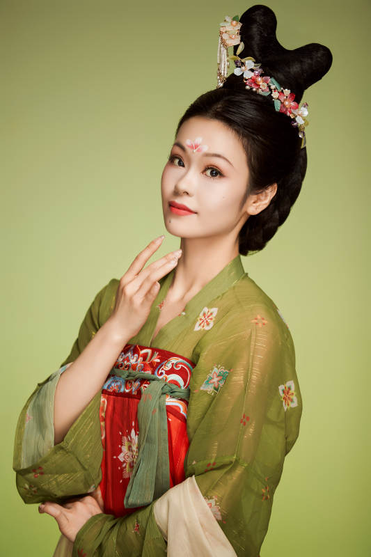 大唐风韵女性古装妆容造型图片