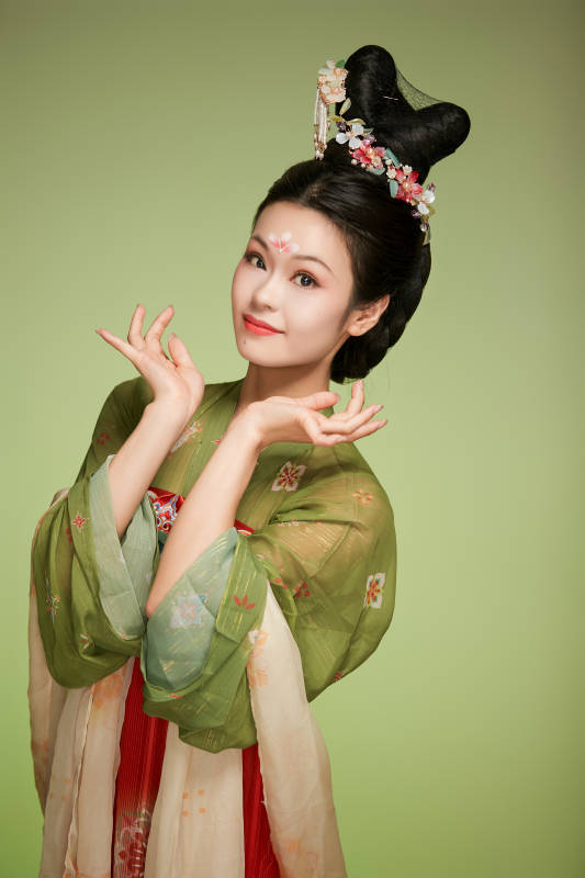 大唐风韵女性古装妆容造型图片