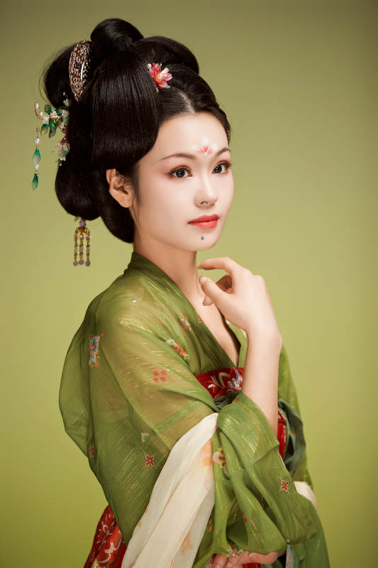 大唐风韵女性古装妆容造型图片