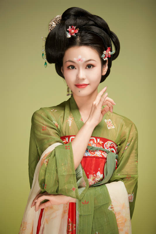 大唐风韵女性古装妆容造型图片