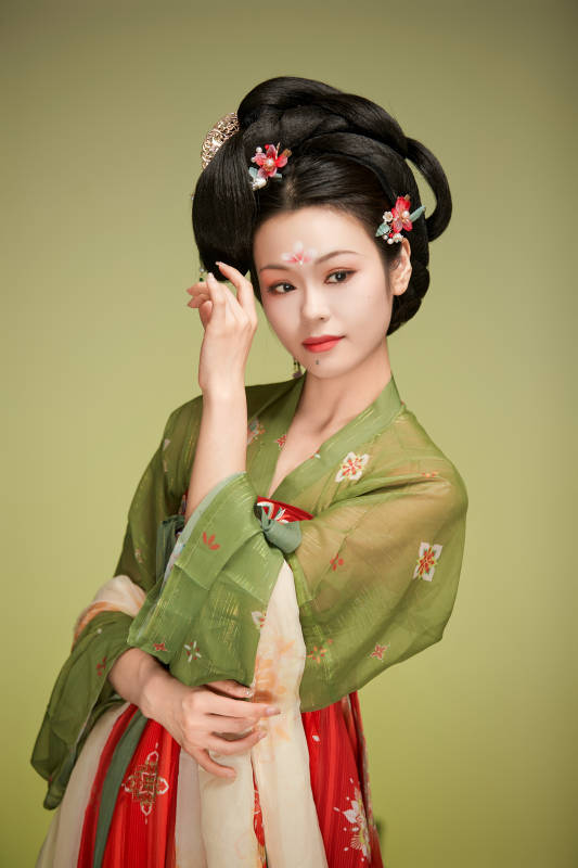 大唐风韵女性古装妆容造型图片