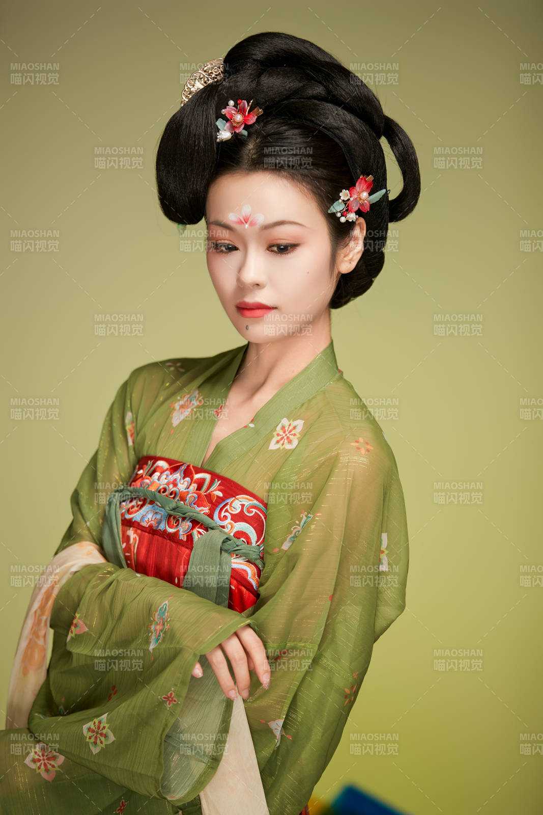 大唐风韵女性古装妆容造型图片