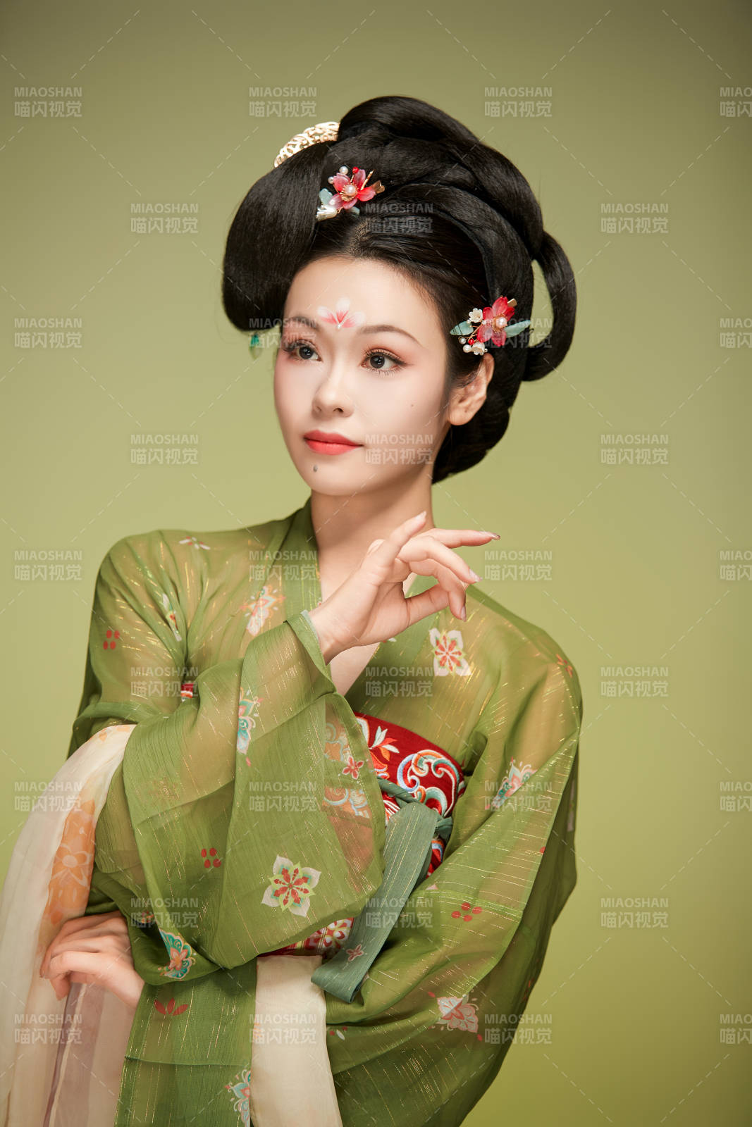 大唐风韵女性古装妆容造型图片