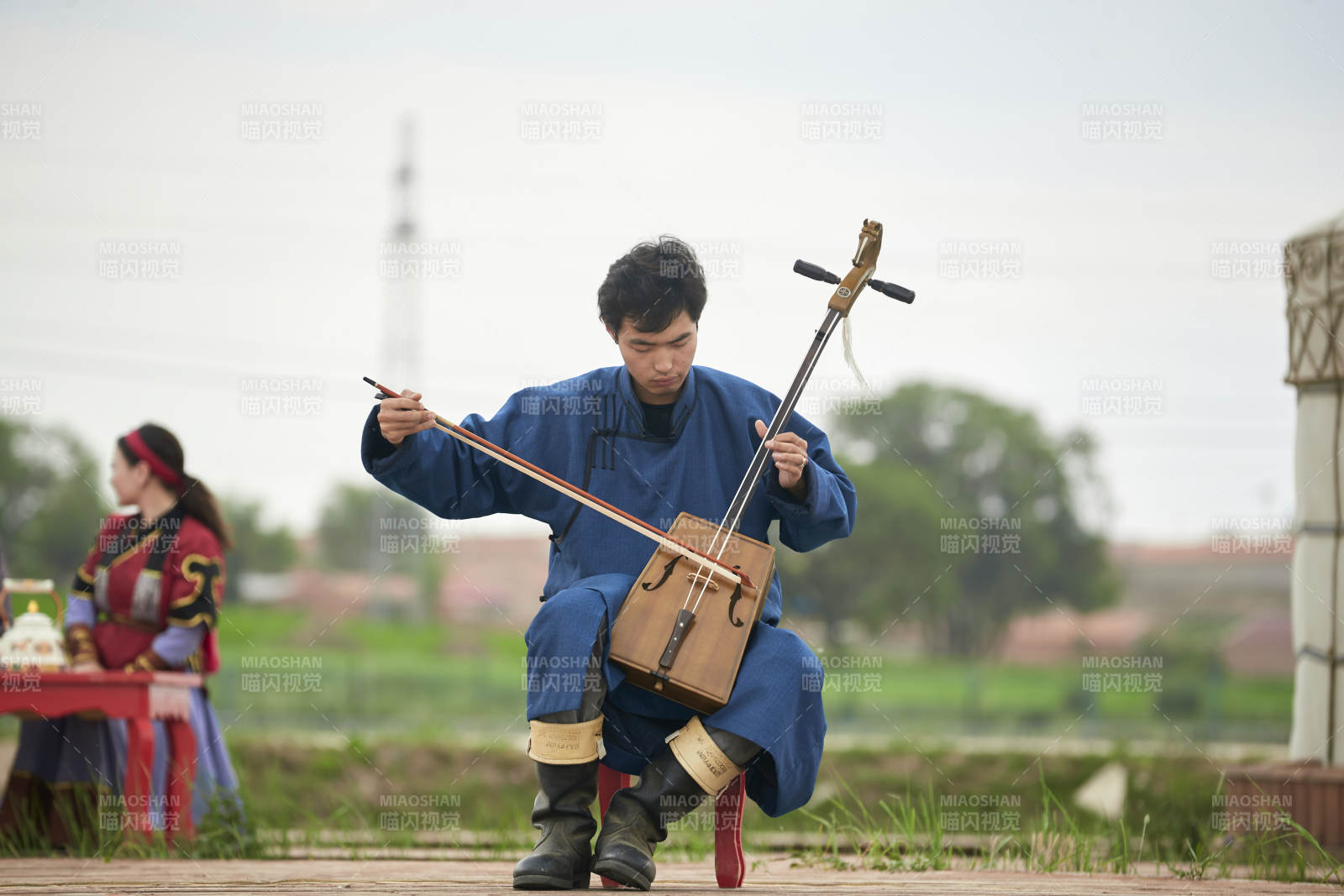 那达慕大会上的蒙古马头琴乐手图片