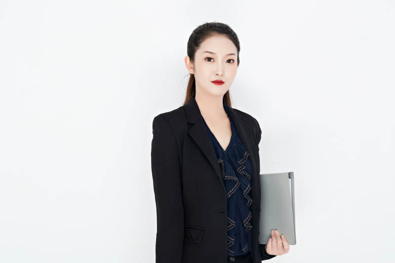 白色背景下的美丽商务女性肖像图片