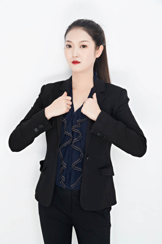 白色背景下的美丽商务女性肖像图片