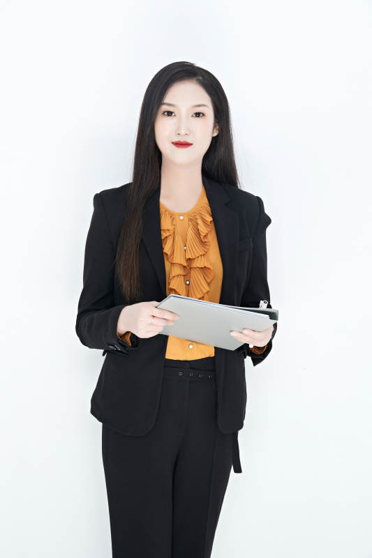 白色背景下的美丽商务女性肖像图片