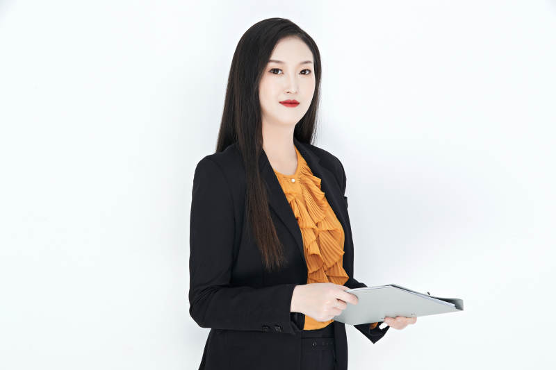 白色背景下的美丽商务女性肖像图片