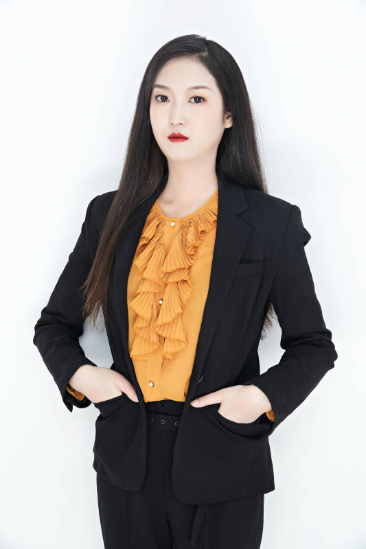 白色背景下的美丽商务女性肖像图片