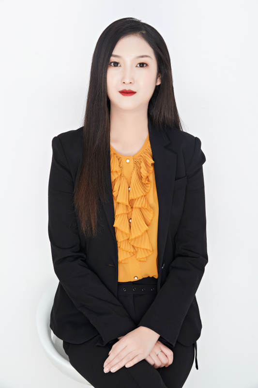 白色背景下的美丽商务女性肖像图片