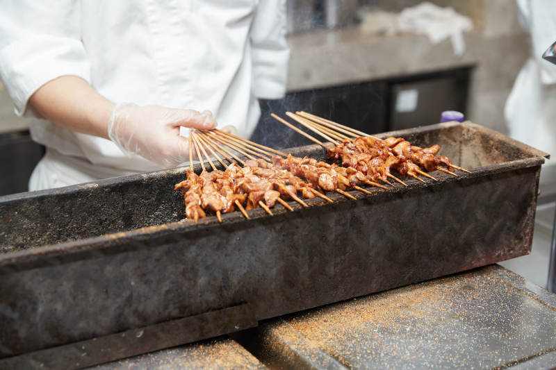 传统烧烤美食烤羊肉串图片