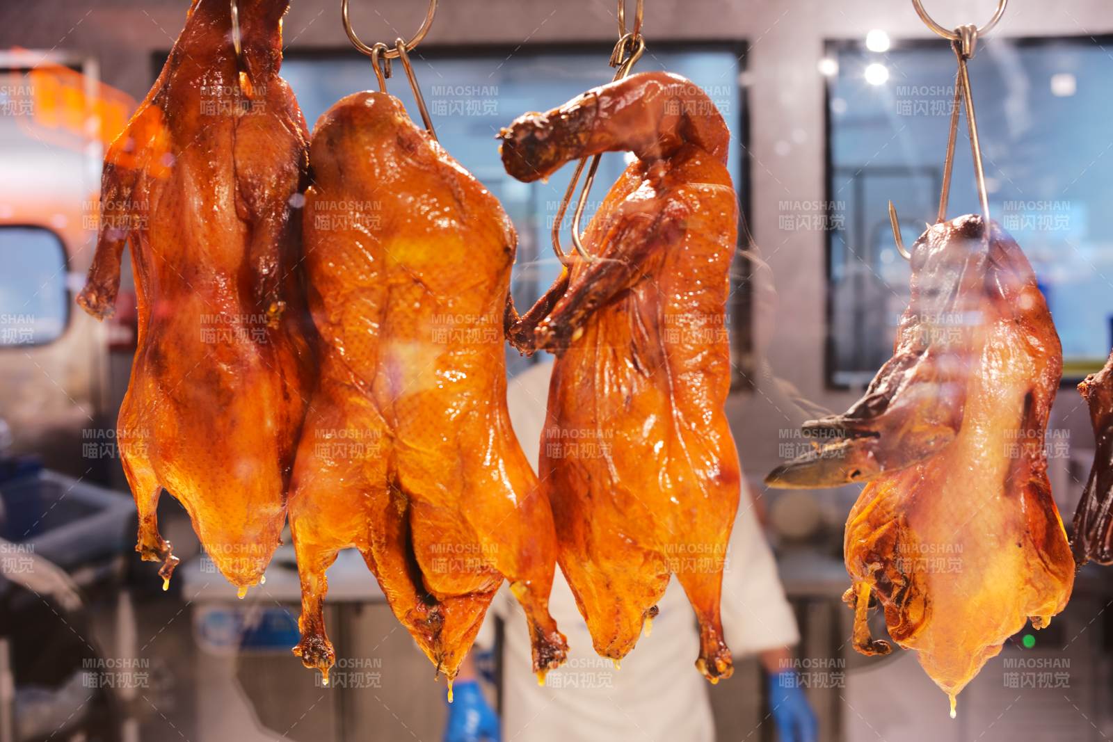 烤鸭悬挂售卖图片