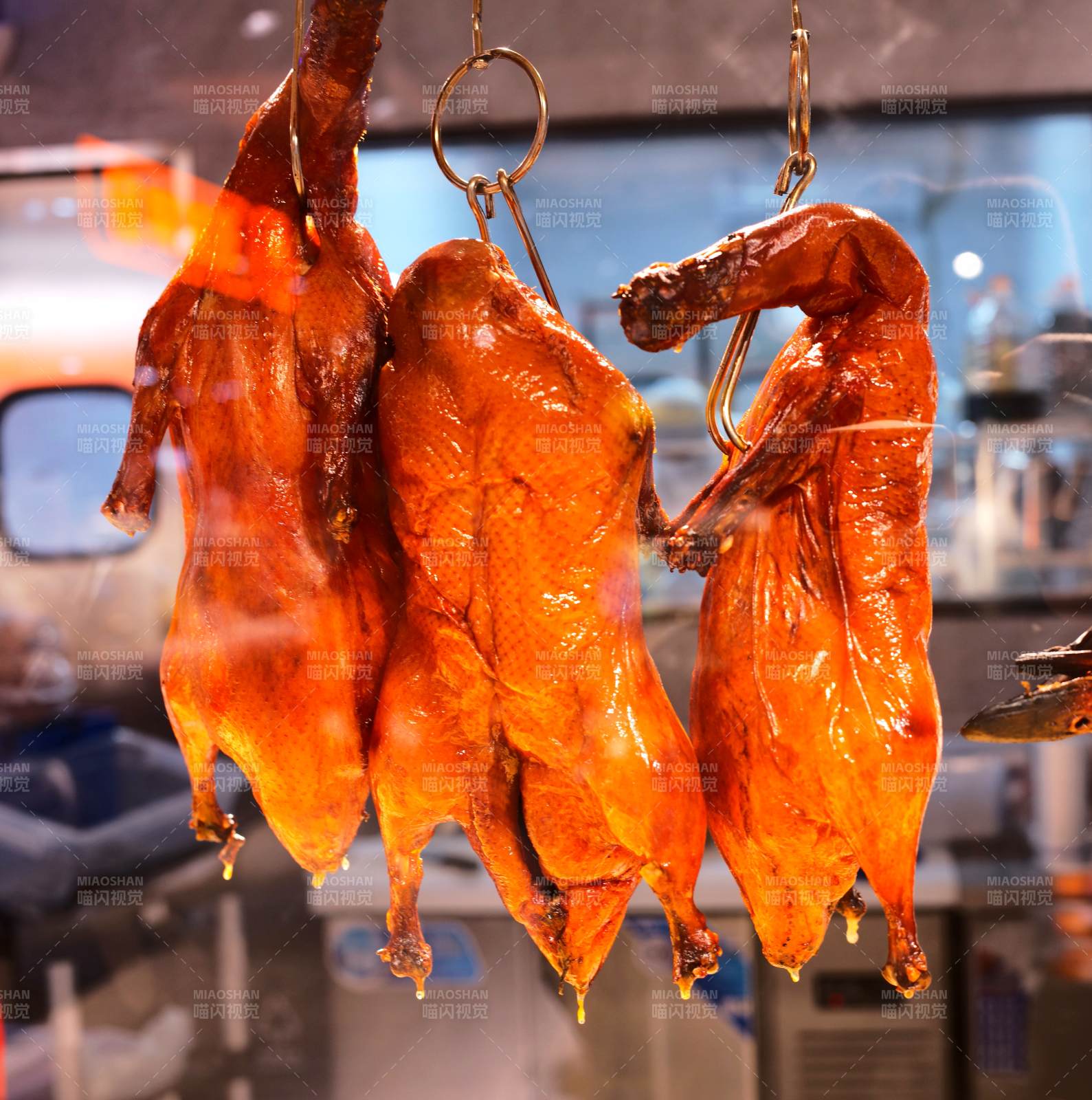 烤鸭悬挂售卖图片