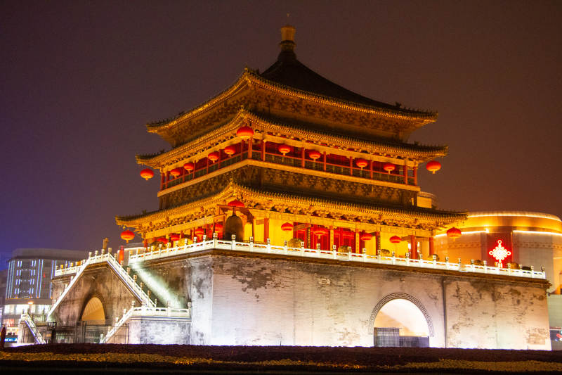 夜色中的钟楼图片