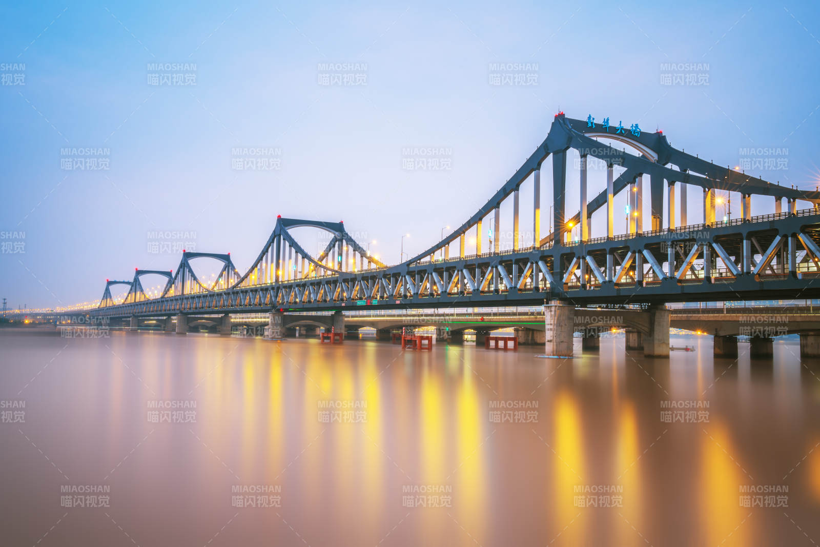 杭州大桥夜景倒影图片