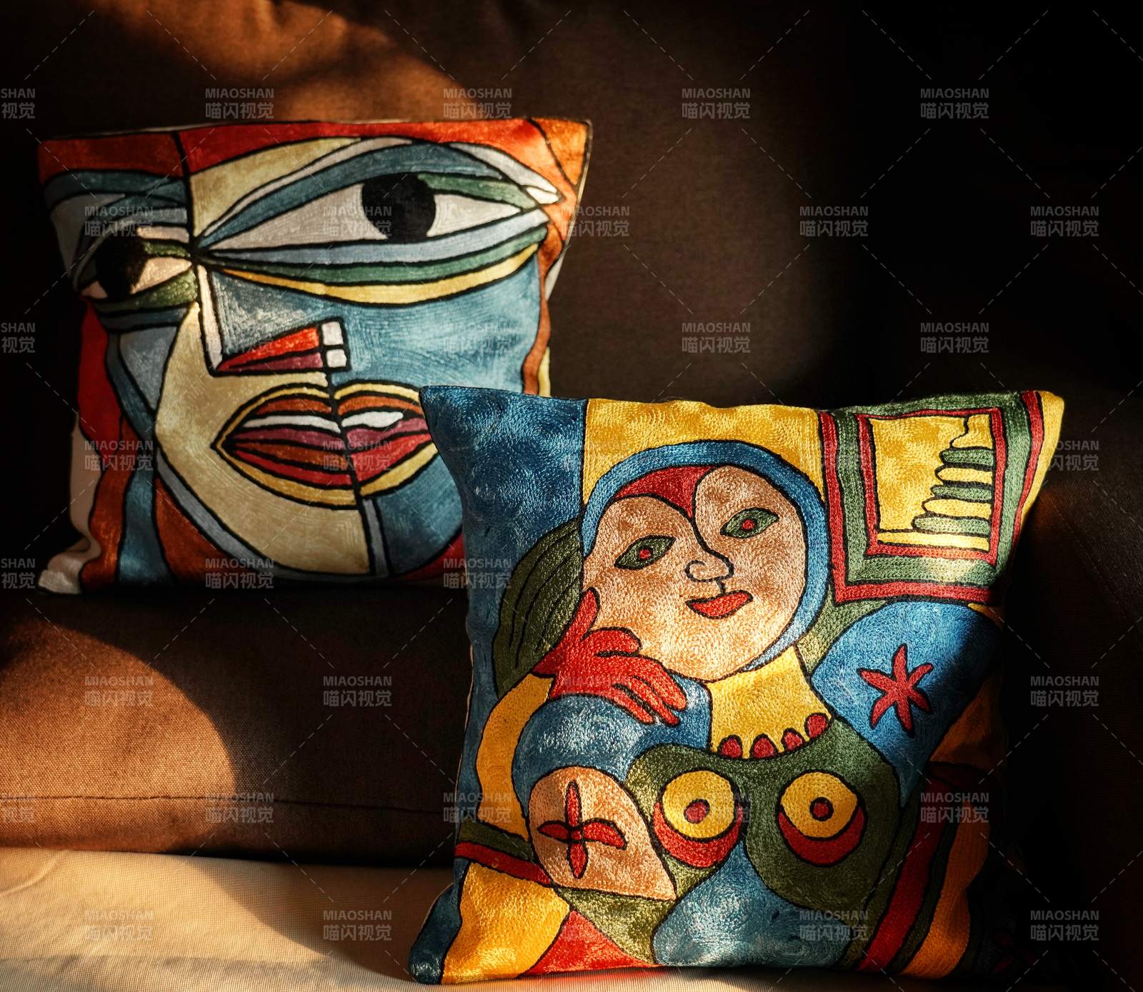 艺术抱枕 色彩斑斓图片