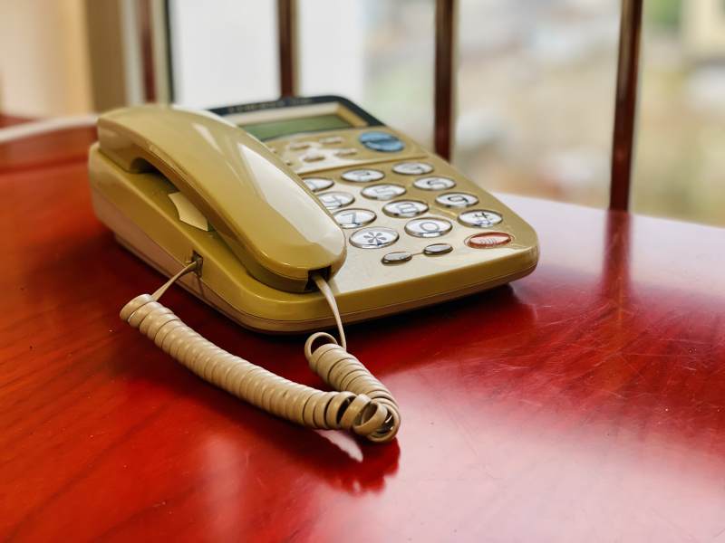 办公桌上的电话图片