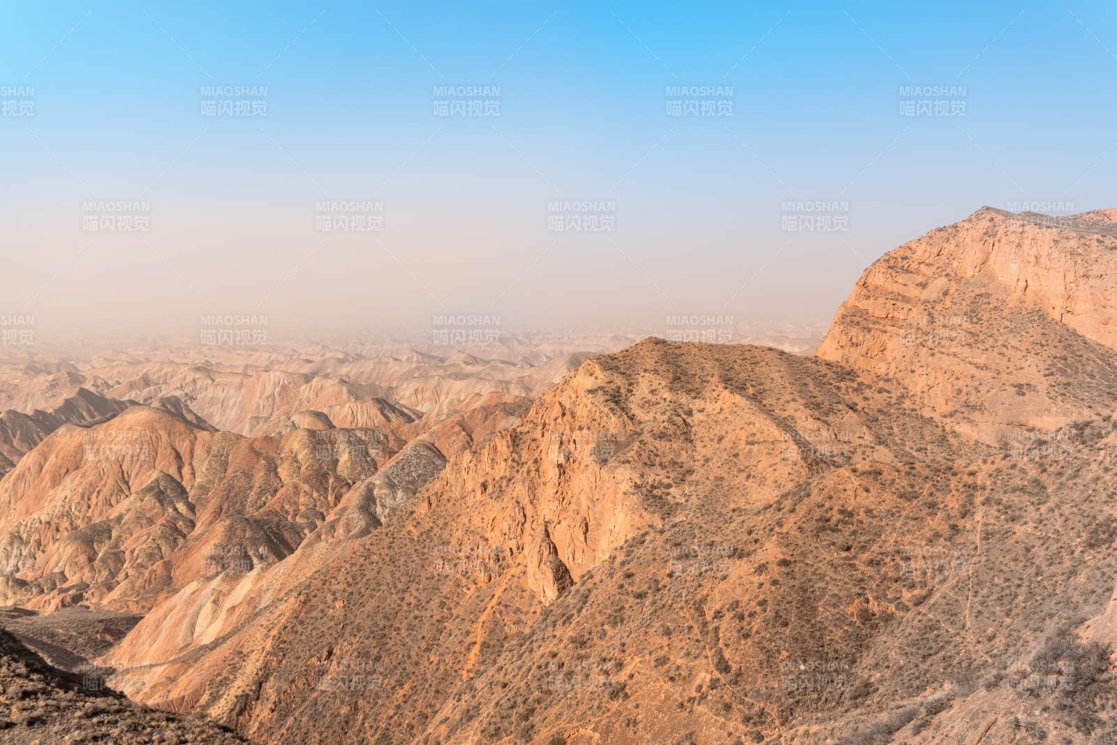 兰州水墨丹霞荒漠山峦日出图片