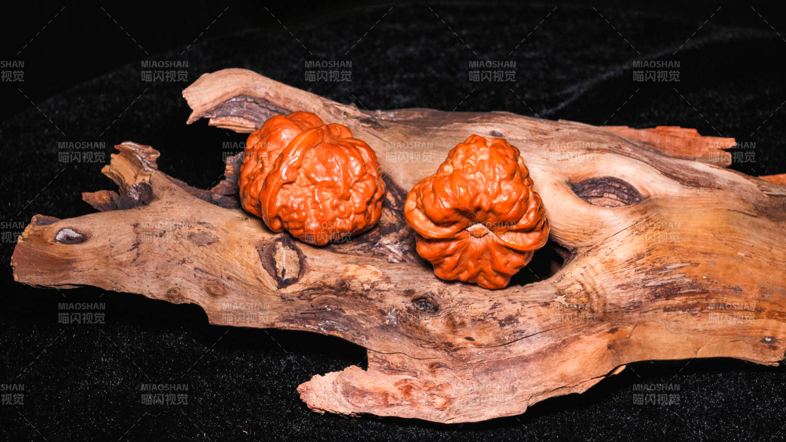 木雕核桃静物图片