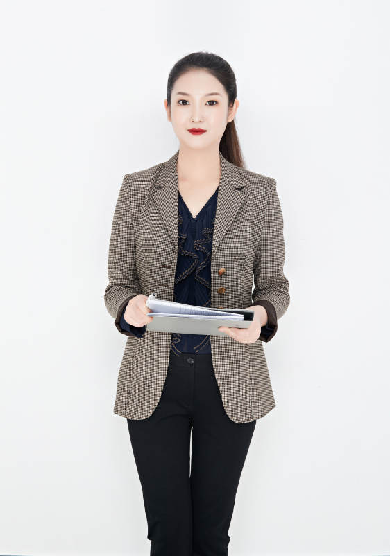 白色背景下的美丽商务女性肖像图片