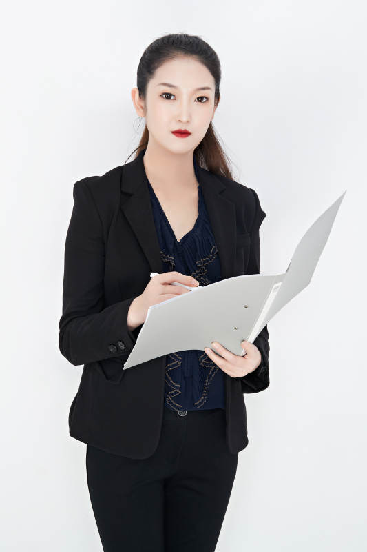 白色背景下的美丽商务女性肖像图片