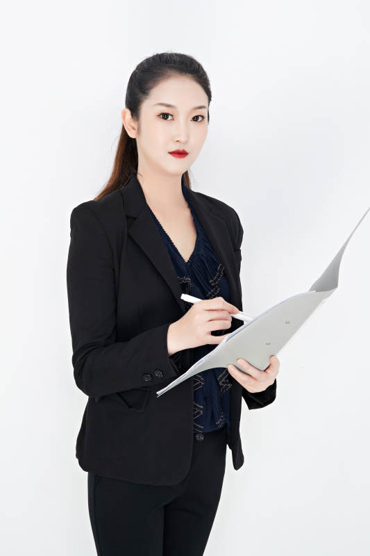 白色背景下的美丽商务女性肖像图片