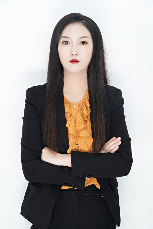 白色背景下的美丽商务女性肖像图片