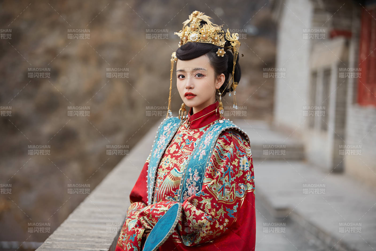 身穿明朝古装汉服婚服的东方新娘图片