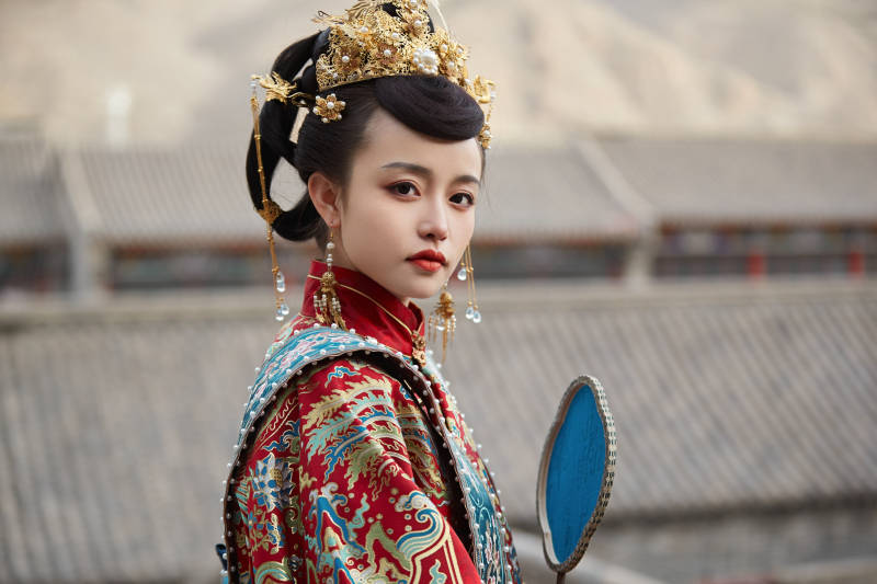 身穿明朝古装汉服婚服的东方新娘图片