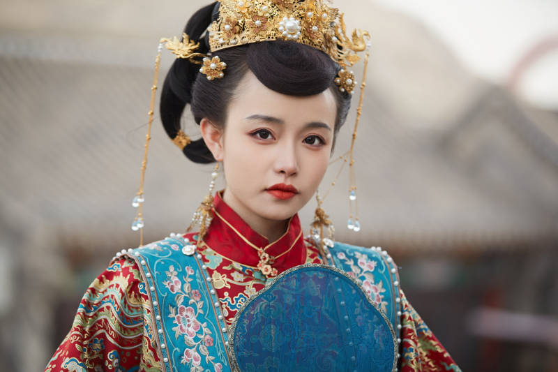 身穿明朝古装汉服婚服的东方新娘图片