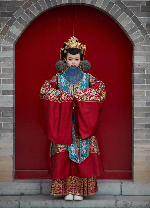 身穿明朝古装汉服婚服的东方新娘图片