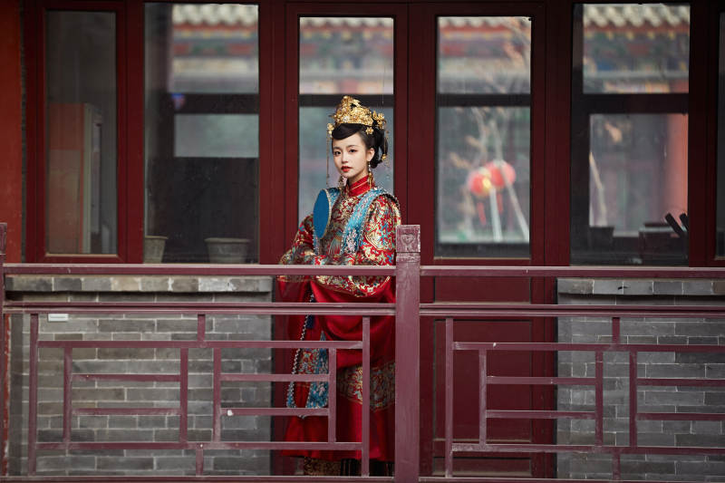 身穿明朝古装汉服婚服的东方新娘图片