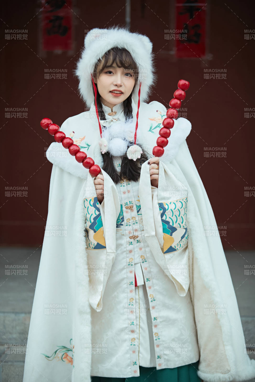 身穿古装汉服可爱的的东方少女图片