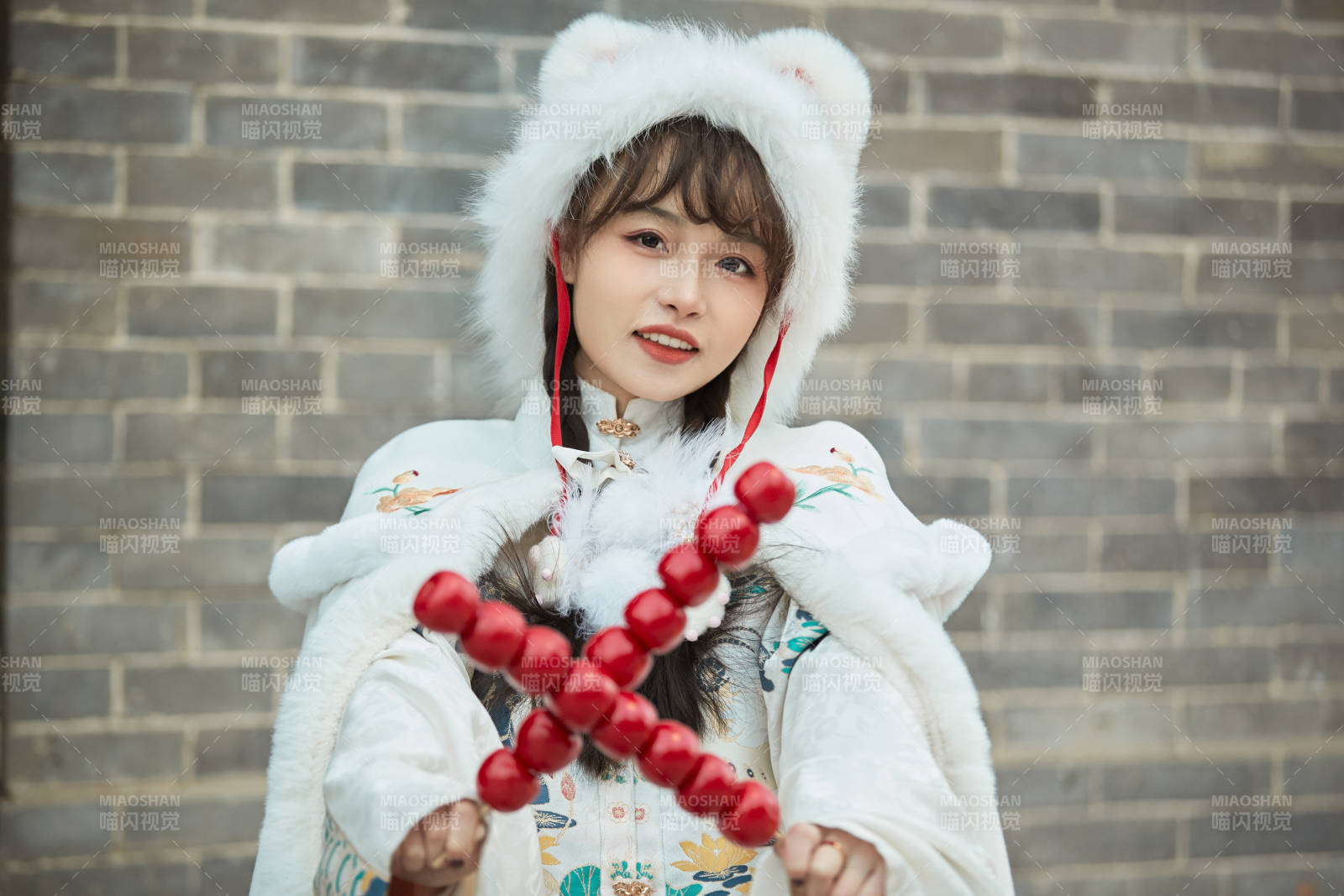 身穿古装汉服可爱的的东方少女图片