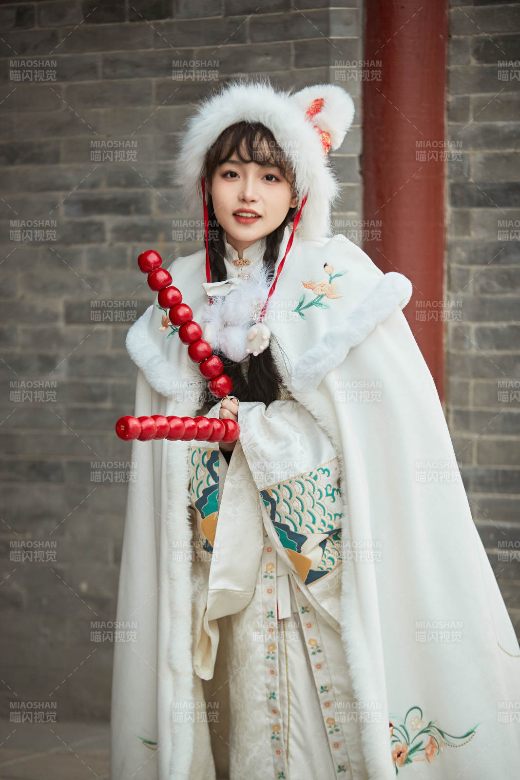 身穿古装汉服可爱的的东方少女图片