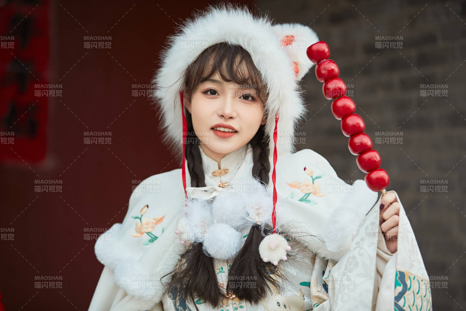 身穿古装汉服可爱的的东方少女图片