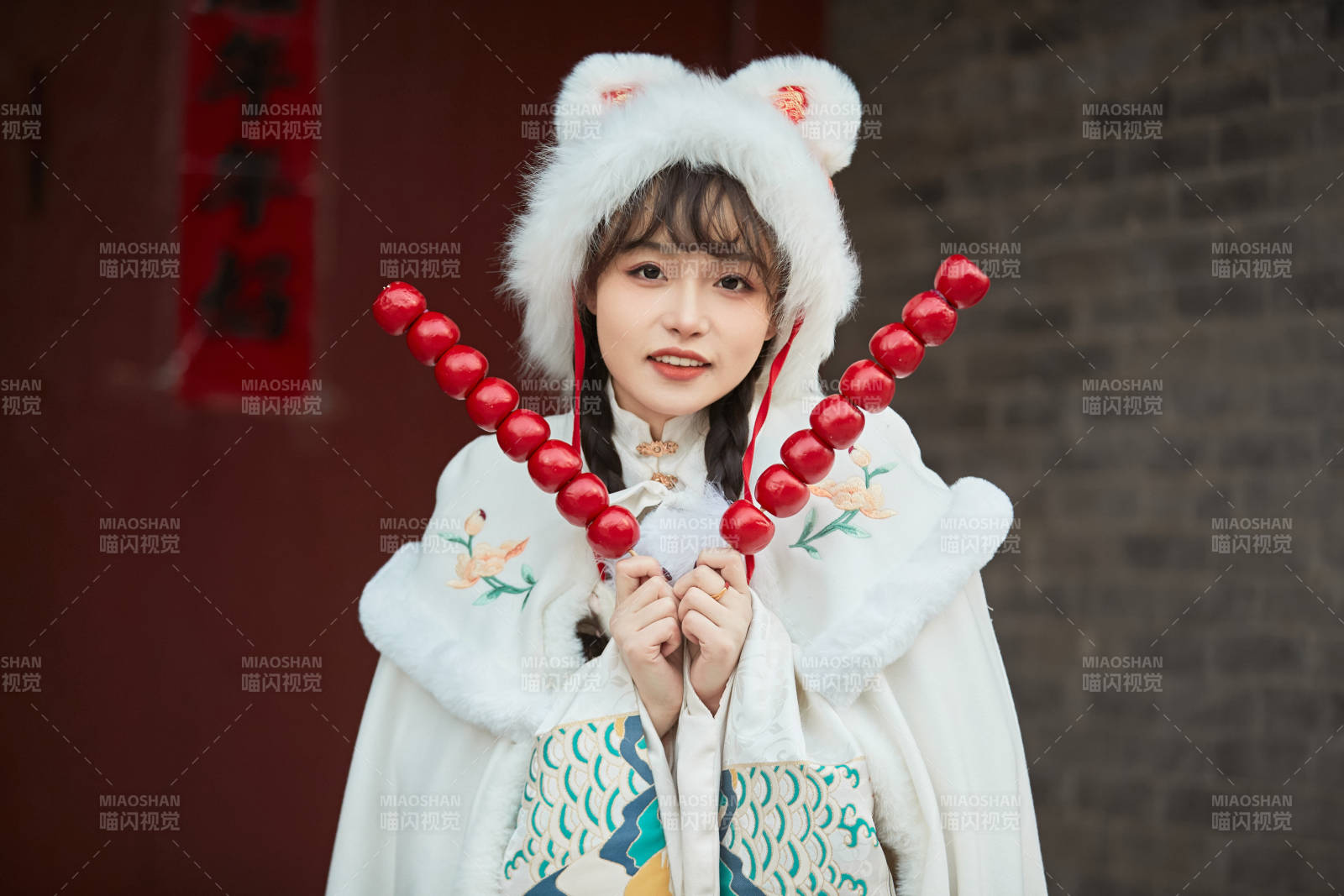 身穿古装汉服可爱的的东方少女图片