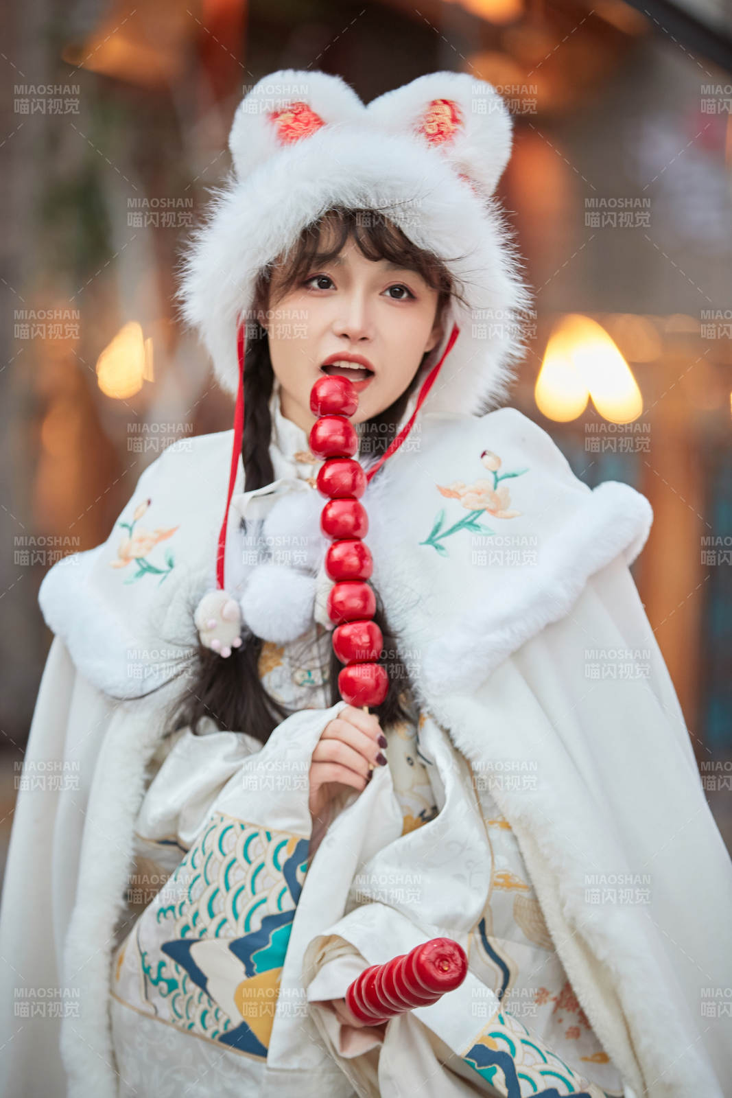 身穿古装汉服可爱的的东方少女图片