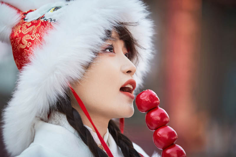 身穿古装汉服可爱的的东方少女图片