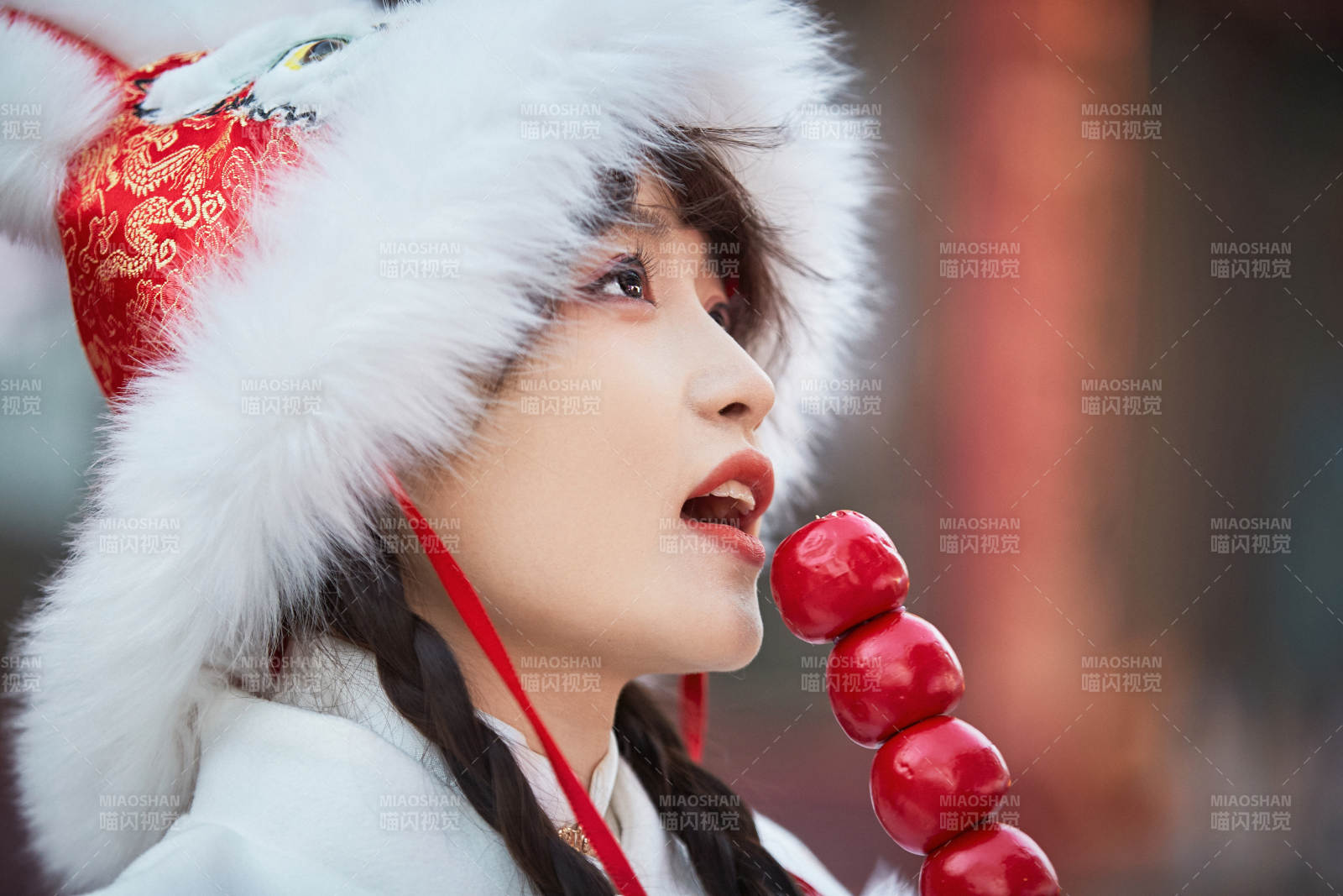 身穿古装汉服可爱的的东方少女图片