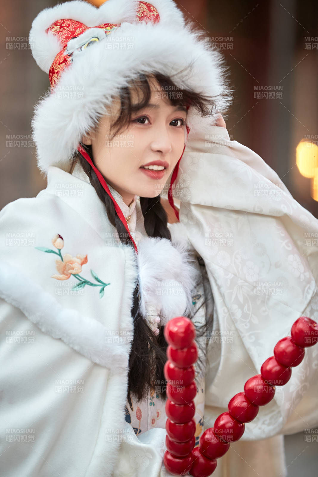 身穿古装汉服可爱的的东方少女图片