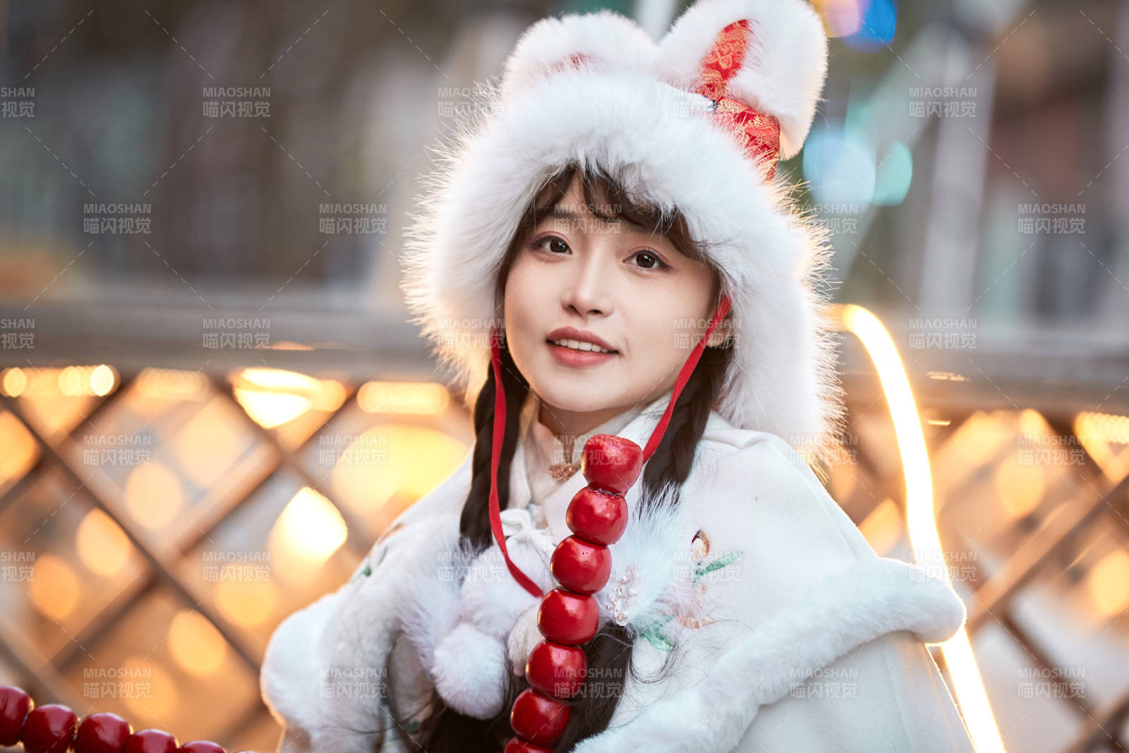 身穿古装汉服可爱的的东方少女图片