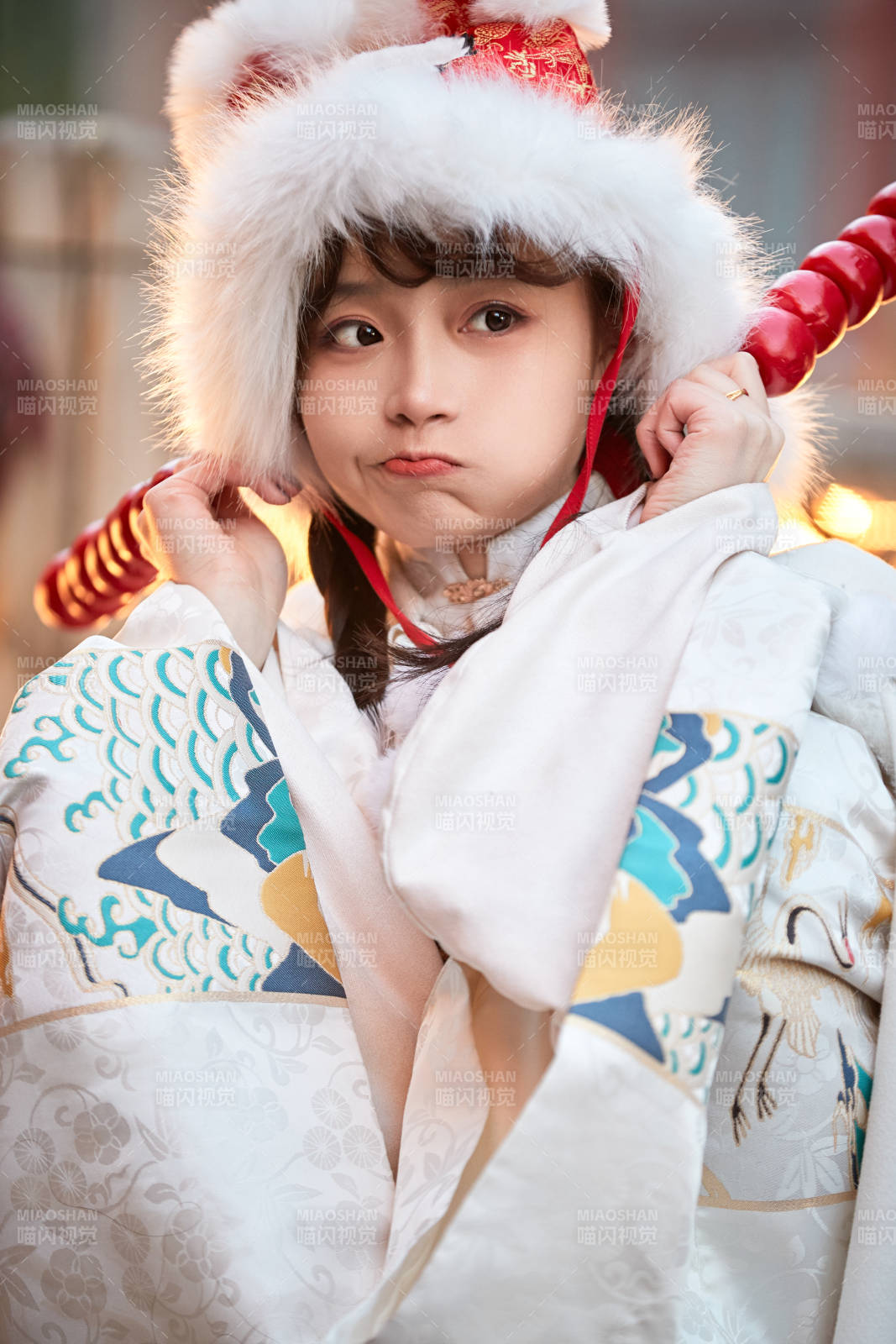 身穿古装汉服可爱的的东方少女图片